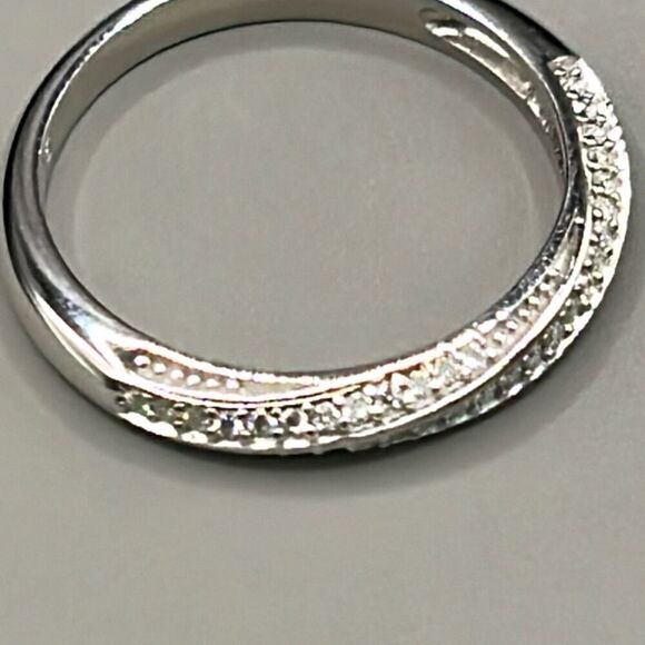 D Luxury 925 Sterling Silver Moissanite Encrusted Twisted Band Ring Size 9 New - Picture 9 of 11